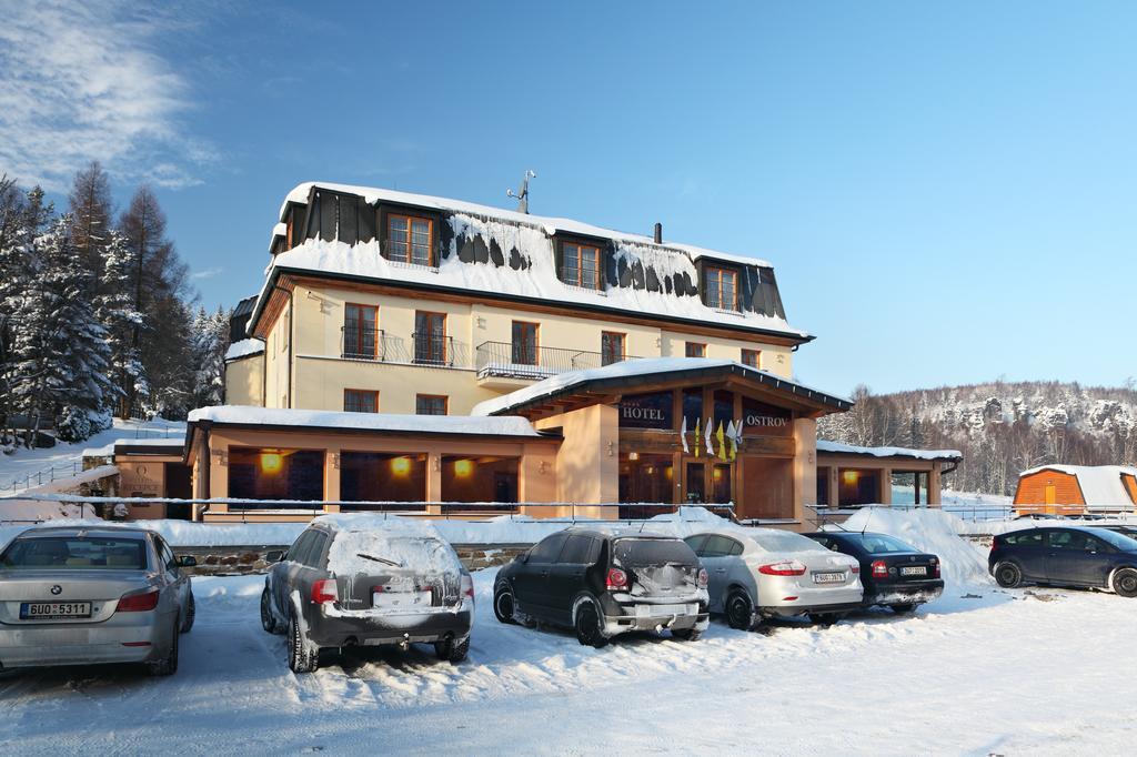 Hotel Ostrov Tisá Extérieur photo