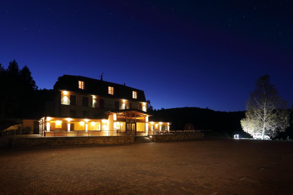 Hotel Ostrov Tisá Extérieur photo