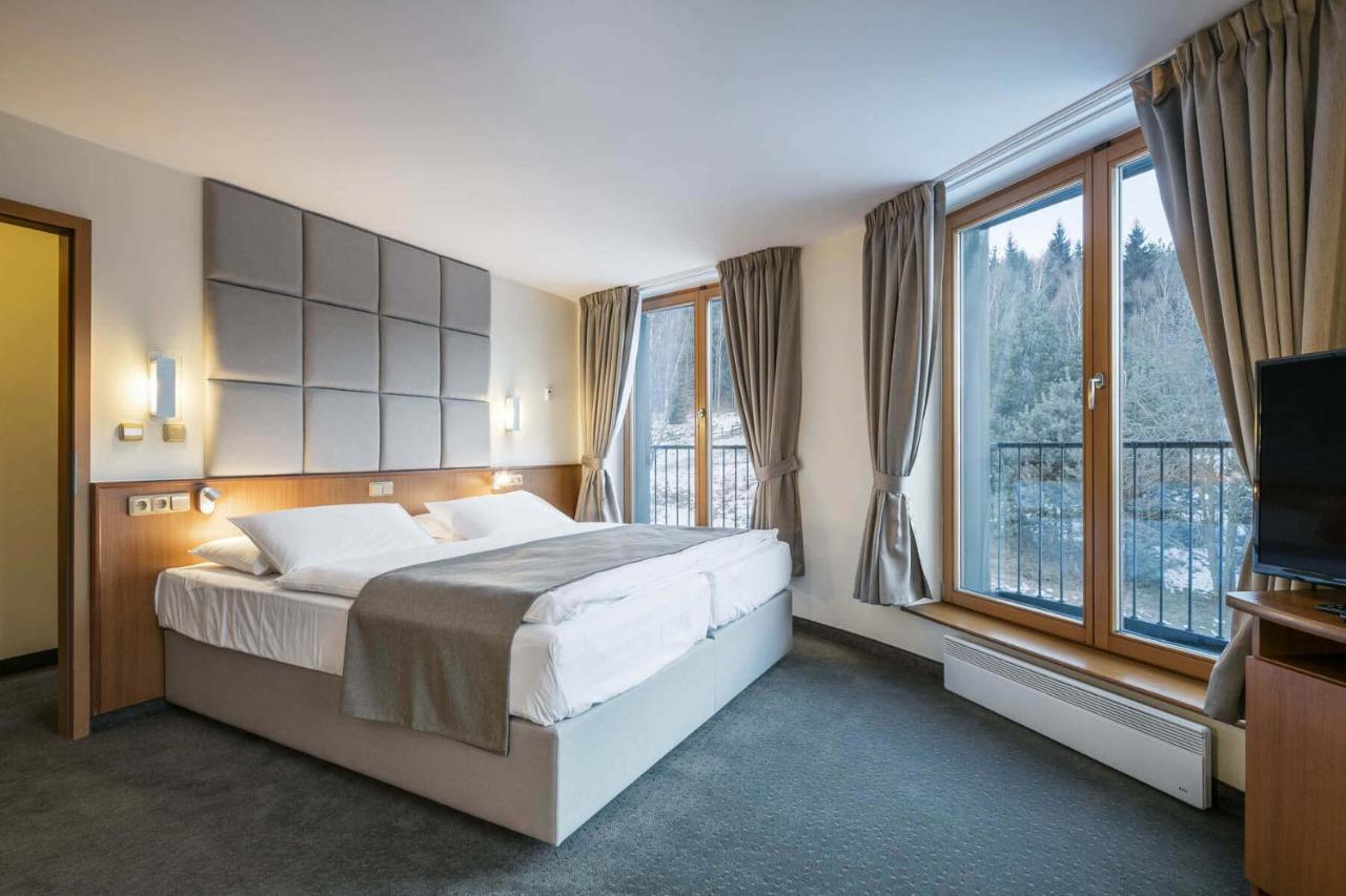Hotel Ostrov Tisá Extérieur photo