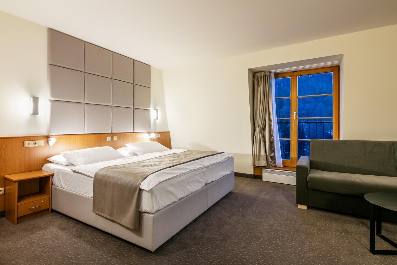 Hotel Ostrov Tisá Extérieur photo